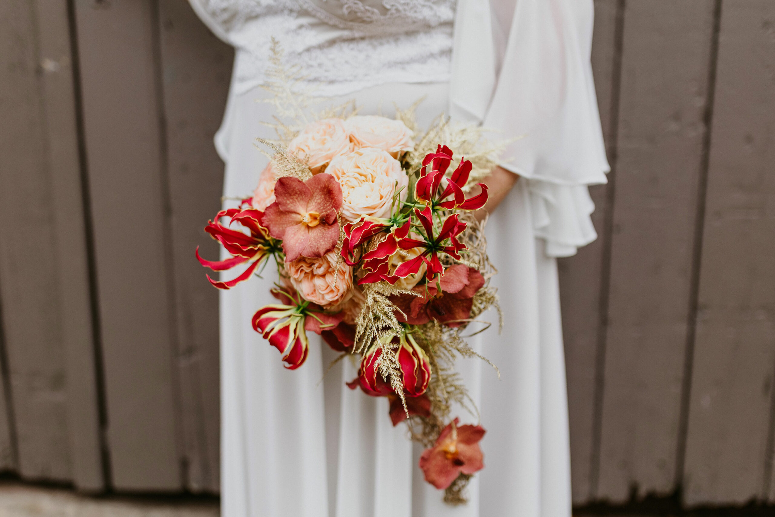 bouquet-mariee-gloriosa-rouge
