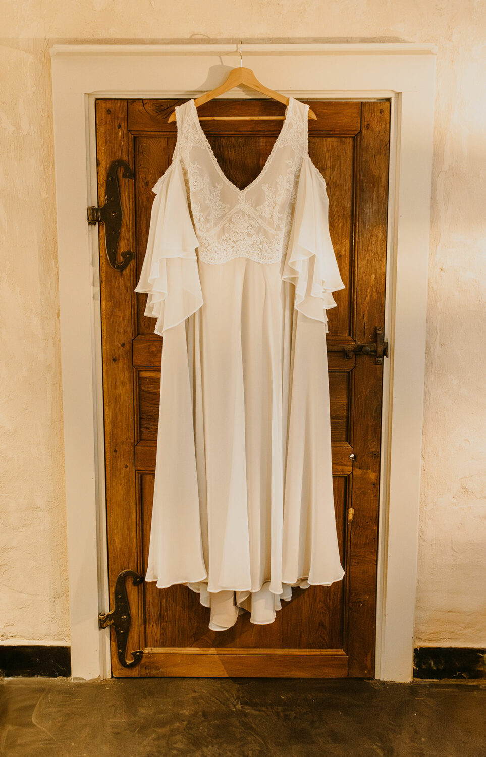 robe-mariee-sur-mesure-suspendue