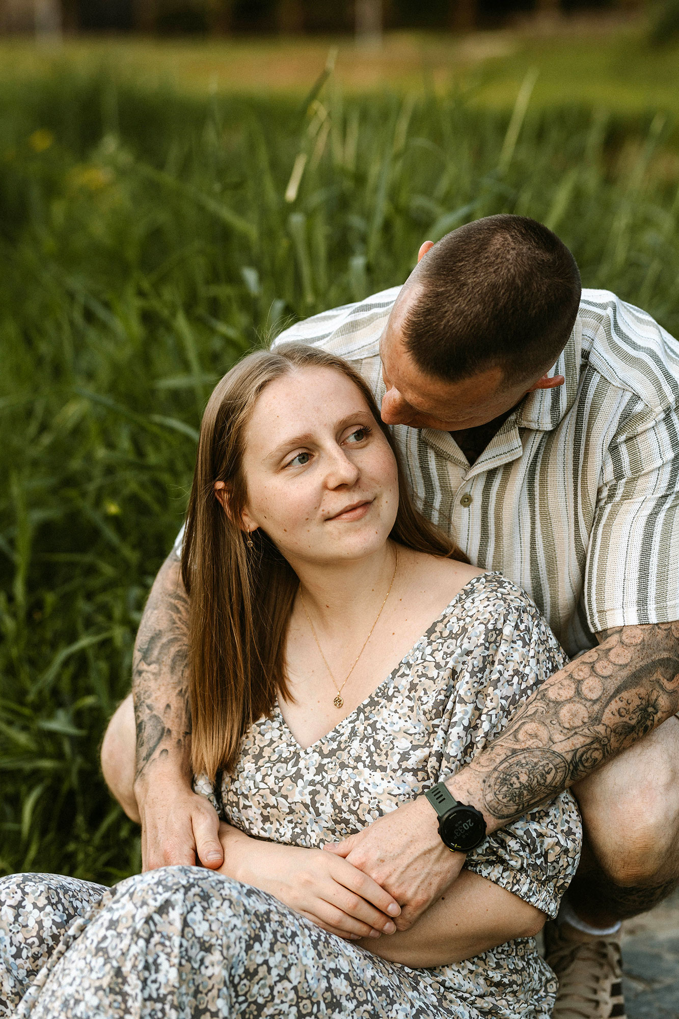 Portrait d'un couple de fiancés lors d'une séance photo à Bouillon