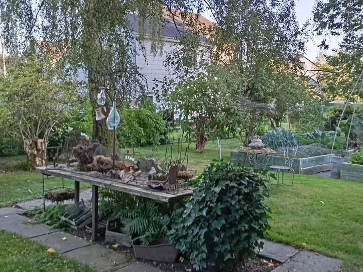 Vue générale du jardin privé de Bertrix accueillant la mini-séance d’automne